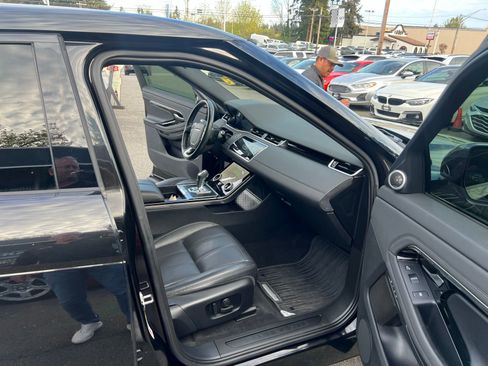 Used 2020 Land Rover Range Rover Evoque SE image 22