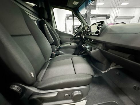 Used 2025 Mercedes-Benz Sprinter 2500 image 26