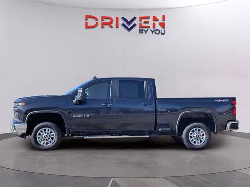 Used 2024 Chevrolet Silverado 2500 LT image 2
