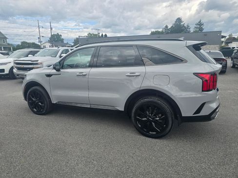 Used 2023 Kia Sorento AWD image 4