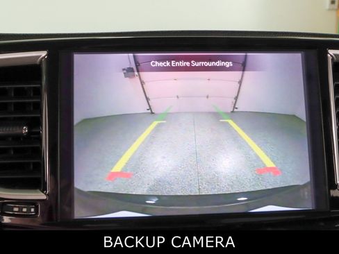 Used 2023 Chrysler Pacifica Touring-L FWD image 18