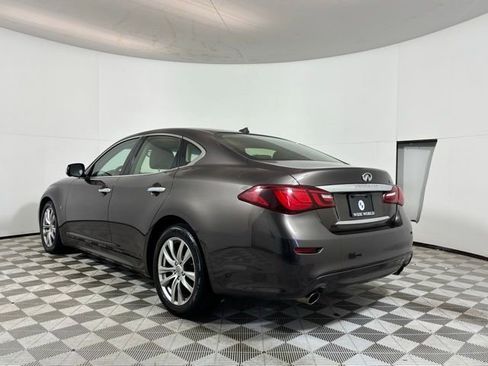 Used 2017 INFINITI Q70 3.7 image 5