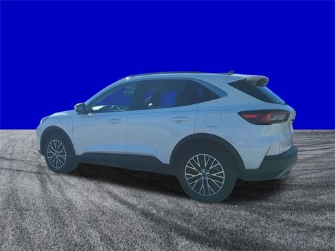 Used 2023 Ford Escape SE image 6