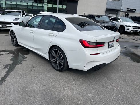 Used 2022 BMW 330i Sedan w/ M Sport Package image 4