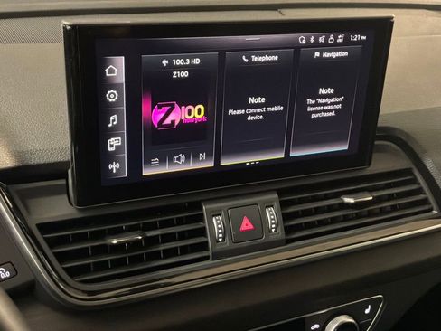 Used 2023 Audi Q5 2.0T Premium w/ Convenience Package image 2