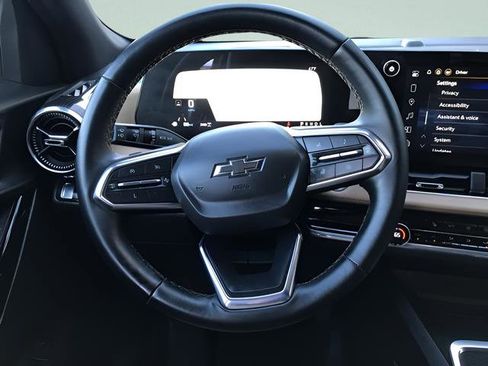 Used 2025 Chevrolet Equinox ACTIV AWD/4WD image 14