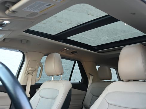 Used 2020 Ford Explorer Limited w/ Hybrid Equipment Group 310A image 28