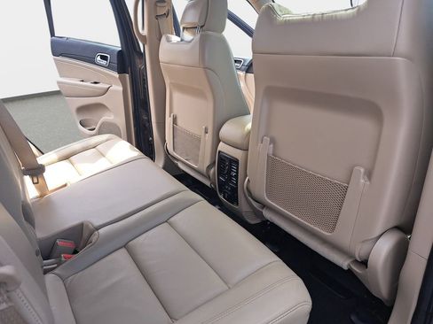 Used 2019 Jeep Grand Cherokee Limited image 11