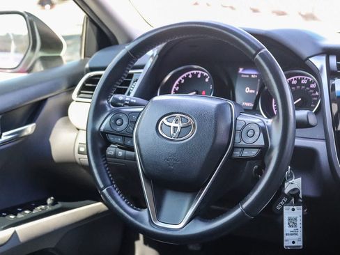 Used 2018 Toyota Camry SE FWD image 13