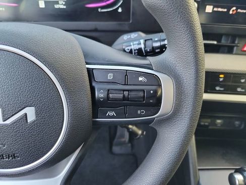 Used 2025 Kia Sportage LX FWD image 17