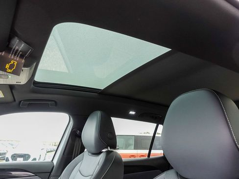 New 2026 Volkswagen Tiguan SE R-Line image 23