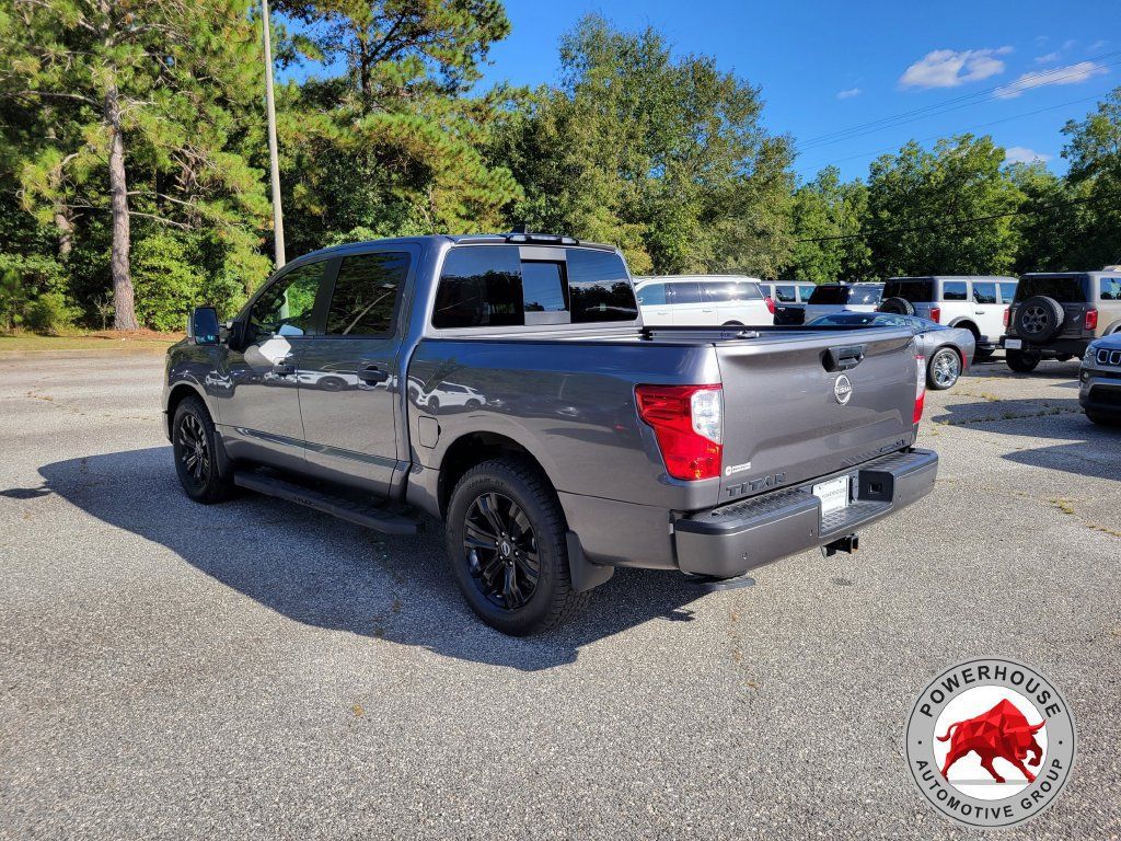 Used 2024 Nissan Titan SV w/ SV Convenience Package RWD image 4