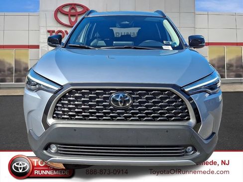 Certified 2025 Toyota Corolla Cross XLE AWD/4WD image 2