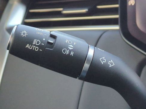 Certified 2024 Land Rover Range Rover SE image 27