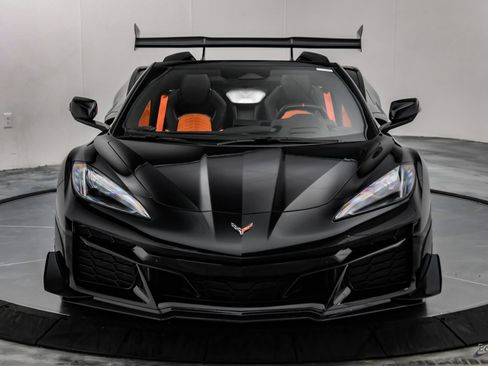 Used 2025 Chevrolet Corvette Z06 RWD image 39