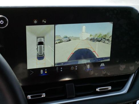 Used 2025 Chevrolet Equinox LT w/ Safety and Technology Package FWD image 29