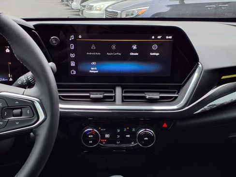 Used 2025 Chevrolet Trax ACTIV w/ Sunroof Package image 15