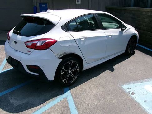 Used 2019 Chevrolet Cruze LT w/ Convenience Package FWD image 1