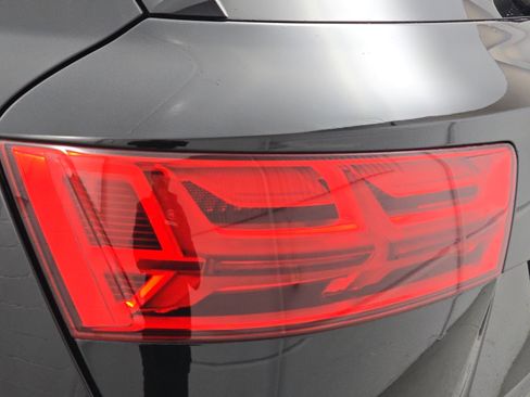 Used 2018 Audi Q7 3.0T Premium image 37