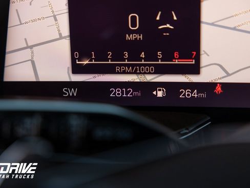 Used 2025 Cadillac Escalade Sport Platinum w/ LPO, ONYX Package image 33