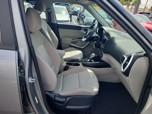 Used 2025 Kia Soul LX FWD image 7