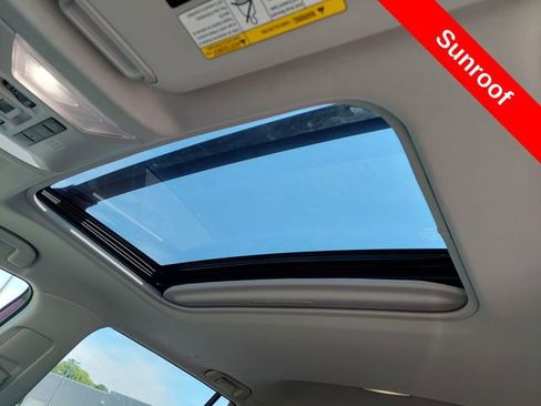 Certified 2022 Toyota RAV4 XLE Premium AWD/4WD image 11