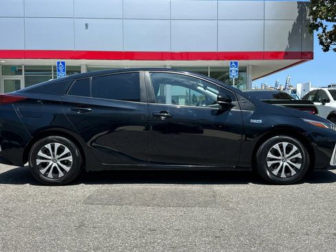 Used 2021 Toyota Prius Prime XLE w/ Carpet Mat Package (TMS) FWD image 3