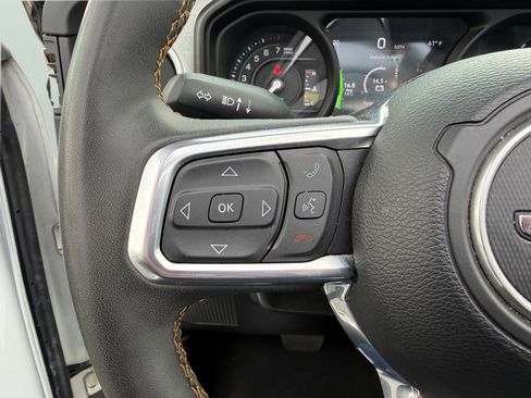 Used 2024 Jeep Wrangler Unlimited Sahara image 33