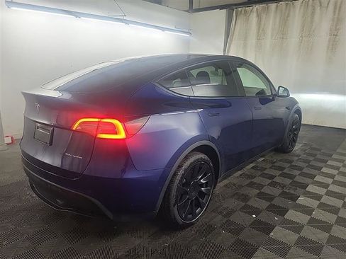 Used 2021 Tesla Model Y Long Range image 11