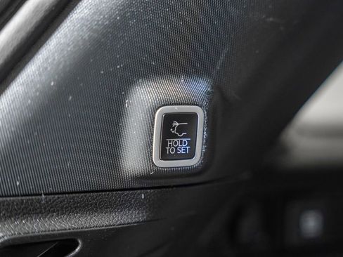 Used 2024 Jeep Grand Cherokee Altitude image 11