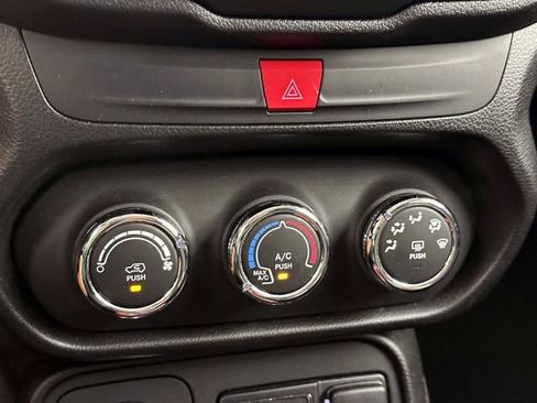 Used 2017 Jeep Renegade Trailhawk AWD/4WD image 21