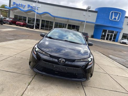 Used 2024 Toyota Corolla LE image 3