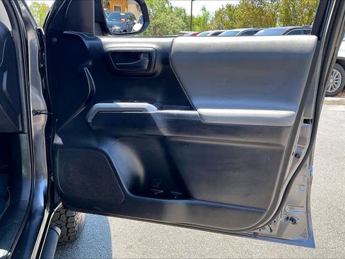 Used 2021 Toyota Tacoma SR5 RWD image 23