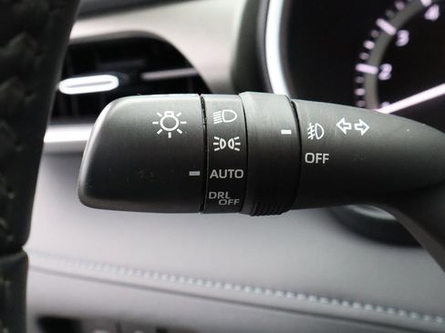 Used 2024 Toyota Highlander XLE image 16