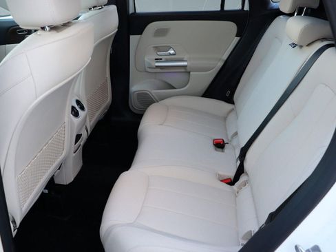 Used 2025 Mercedes-Benz GLA 250 image 13