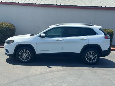 Used 2020 Jeep Cherokee Latitude Plus w/ Comfort/Convenience Group image 3