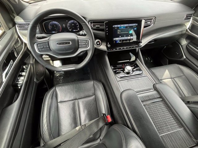 Used 2023 Jeep Wagoneer L Series III w/ Preferred Equipment Group AWD/4WD image 10