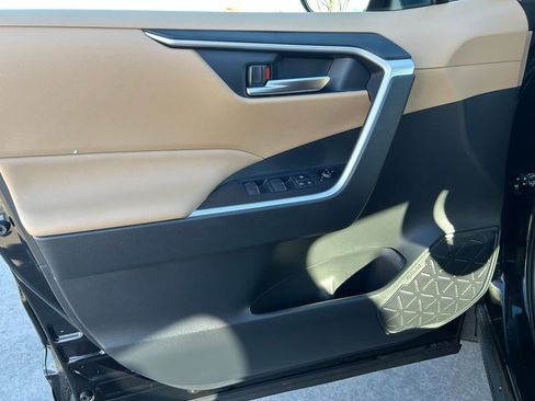 Used 2025 Toyota RAV4 XLE image 11