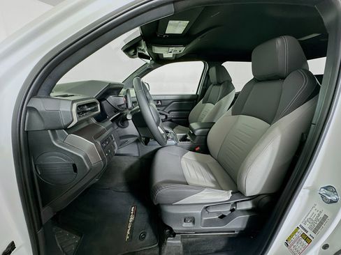 Used 2025 Toyota Tacoma TRD Off-Road image 13