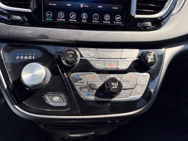 Used 2020 Chrysler Pacifica Touring-L w/ S Appearance Package FWD image 21