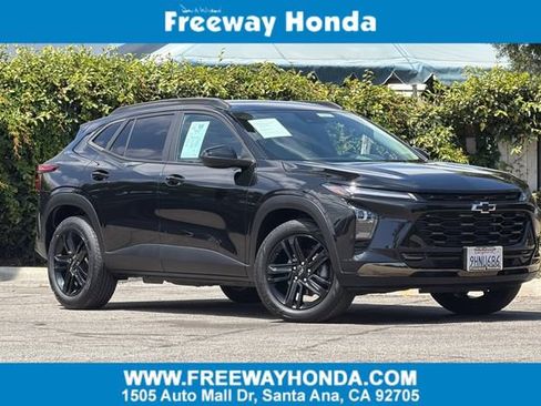 Used 2024 Chevrolet Trax ACTIV w/ Sunroof Package FWD image 1