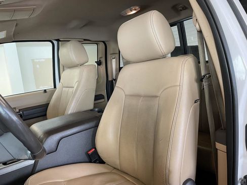 Used 2016 Ford F250 Lariat w/ Chrome Package image 18