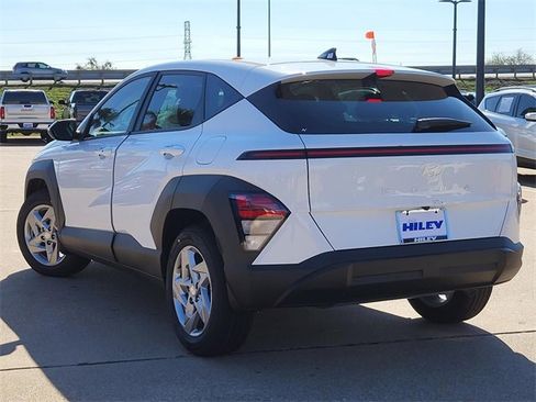 New 2026 Hyundai Kona SE image 3