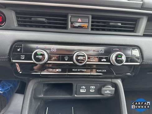 Used 2025 Honda Pilot Touring image 4