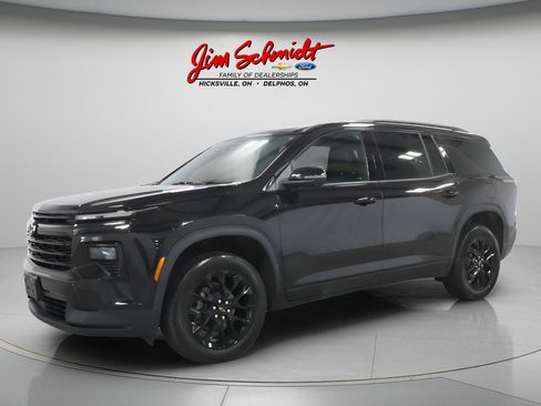 Used 2024 Chevrolet Traverse LT w/ Midnight/Sport Edition AWD/4WD image 2