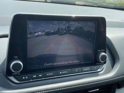 Used 2025 Nissan Rogue SV image 26