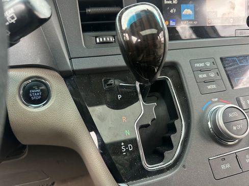 Used 2017 Toyota Sienna XLE w/ XLE Navigation Package image 18