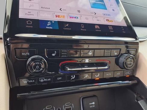 New 2025 Jeep Grand Cherokee Limited image 7