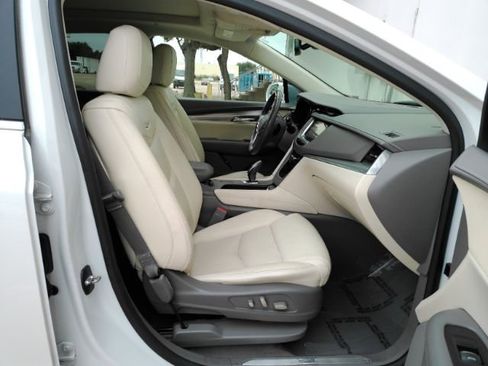 Used 2017 Cadillac XT5 Luxury w/ Driver Awareness Package image 21