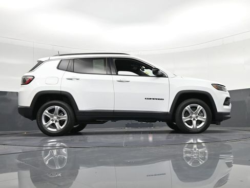 Used 2024 Jeep Compass Latitude AWD/4WD image 31